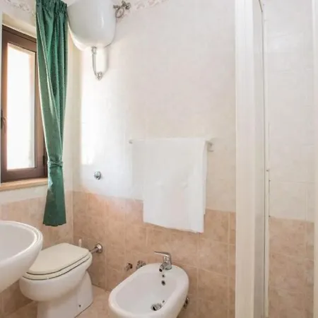 Studio Flat *
